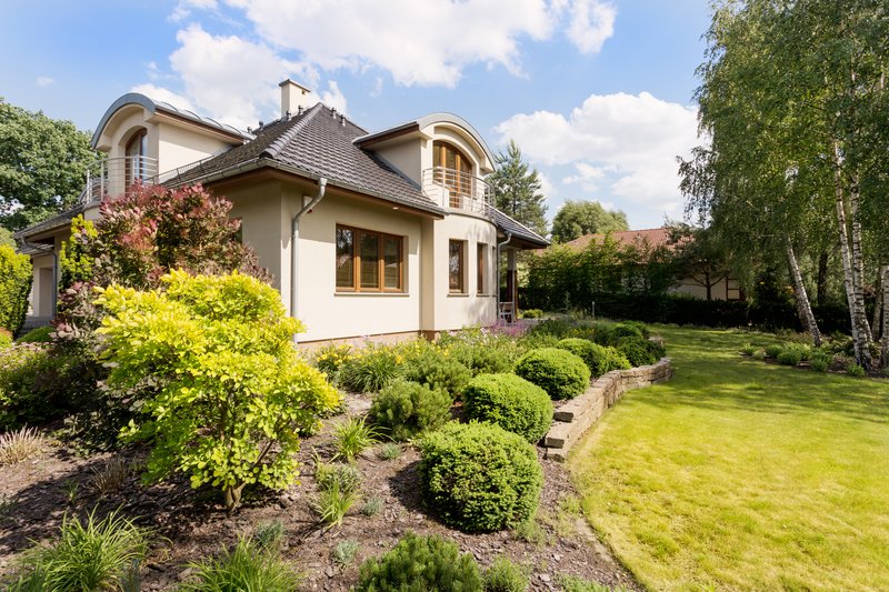 Casa moderna con jardin